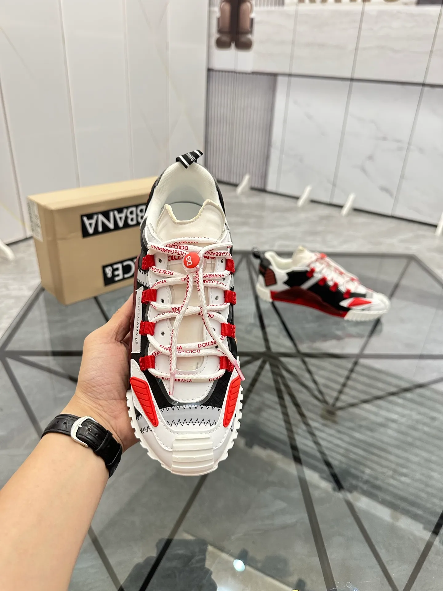 Men's shoes: 💰P440¥ Product trademark: DG "Dolce & Gabbana*" low-top sports shoes Regular size: 35-44 (can be customized to 45.46.) Couple style Product materials: Upper imported cowhide stitching original material, breathable lining, original outsole. Number: 803